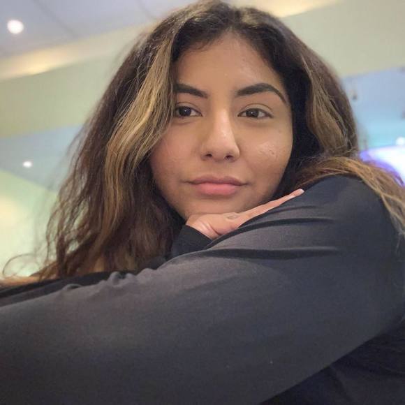 Profile Picture of Alexa Gordillo (@alexagordillo) on Poshmark