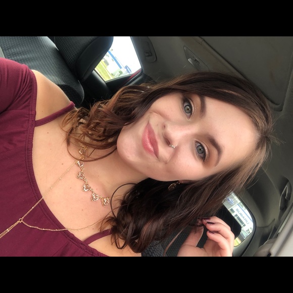Profile Picture of Kendylle Wolthuis (@kendyllebw2) on Poshmark