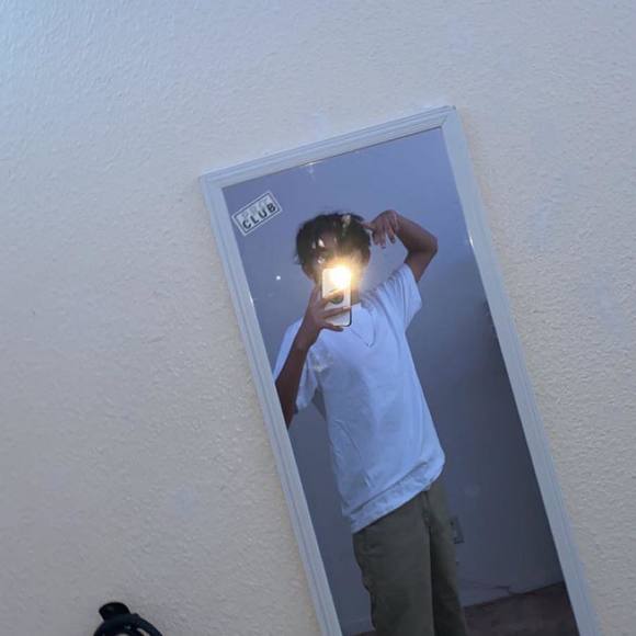 Brian Silva - Poshmark Profile Picture of Brian Silva (@briansilva366) on Poshmark