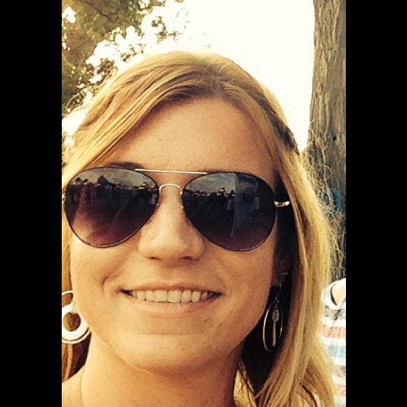 Profile Picture of Jena Thomas (@jenalt3884) on Poshmark