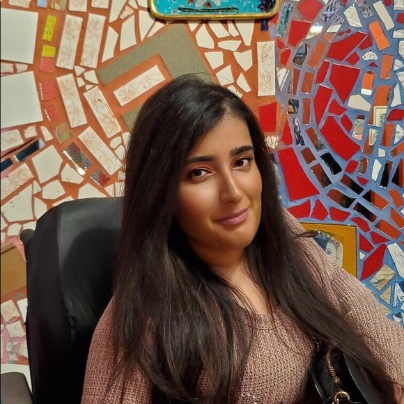 Profile Picture of Maham Farooq (@mahamfarooq) on Poshmark