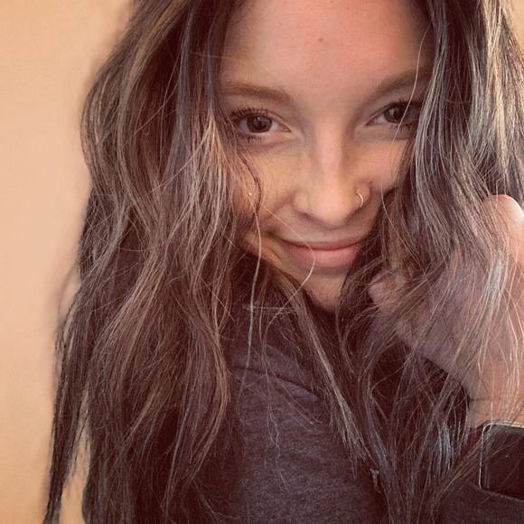 Profile Picture of Hannah Bates (@hannahb002) on Poshmark