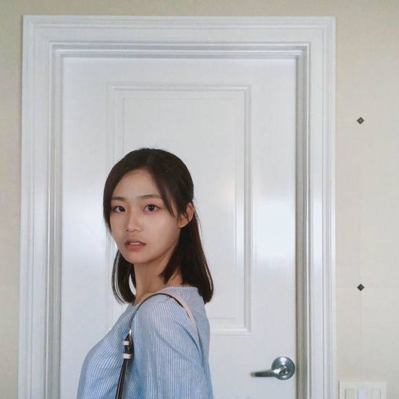 Profile Picture of Jing ying Ooi (@jinniehuang) on Poshmark