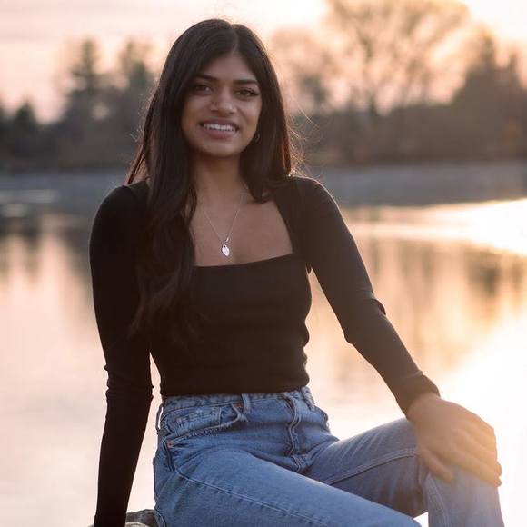 Profile Picture of Reena Mistry (@reena_m99) on Poshmark