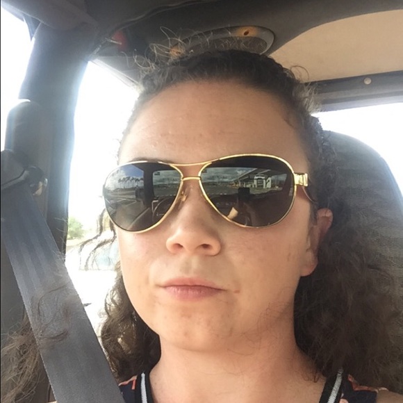 Profile Picture of Lauren Blanset (@blansetlauren) on Poshmark