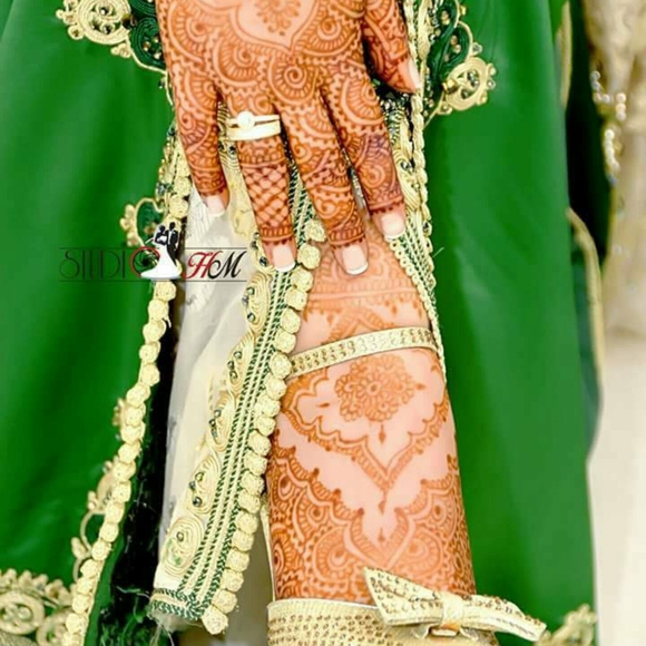 Profile Picture of Hajar Hajar (@bearnaked) on Poshmark