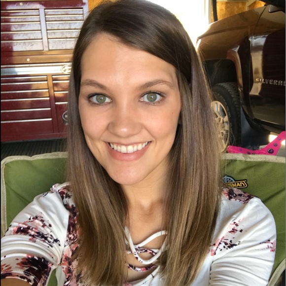 Profile Picture of Danielle Suess (@dsuess88) on Poshmark