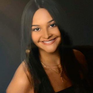 Julia Capalbo - Facebook Profile Picture of Julia Capalbo (@Julia-Capalbo) on Facebook