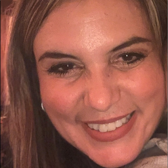 Profile Picture of Georgia Konstantakis (@georgiakonstan) on Poshmark