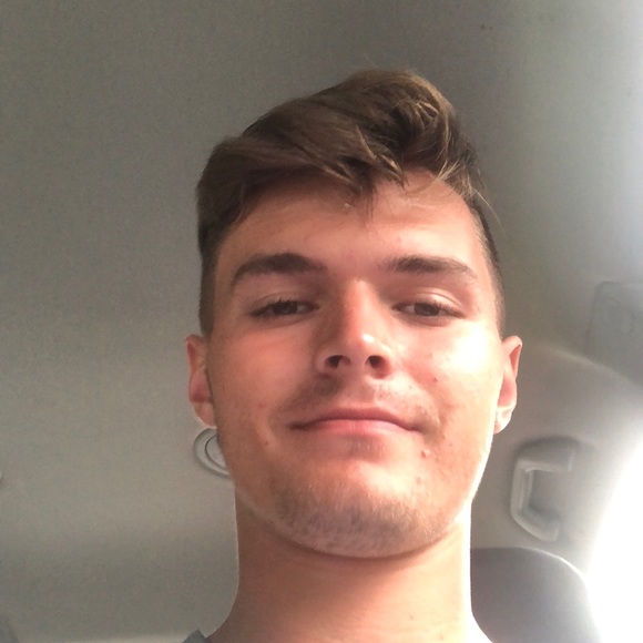 Profile Picture of Brad Milner (@bradmilner) on Poshmark