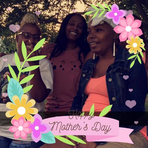 Profile Picture of Antonise Trippe (@antonise01) on Poshmark