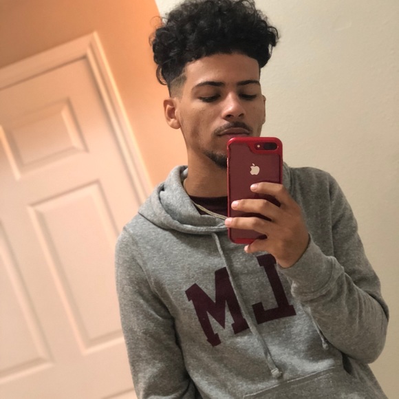 Profile Picture of Isaiah Wallace (@i_wallace) on Poshmark