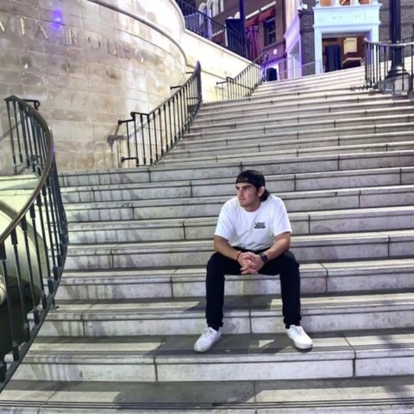 Profile Picture of Michael Gonzalez (@michaelgonzo21) on Poshmark