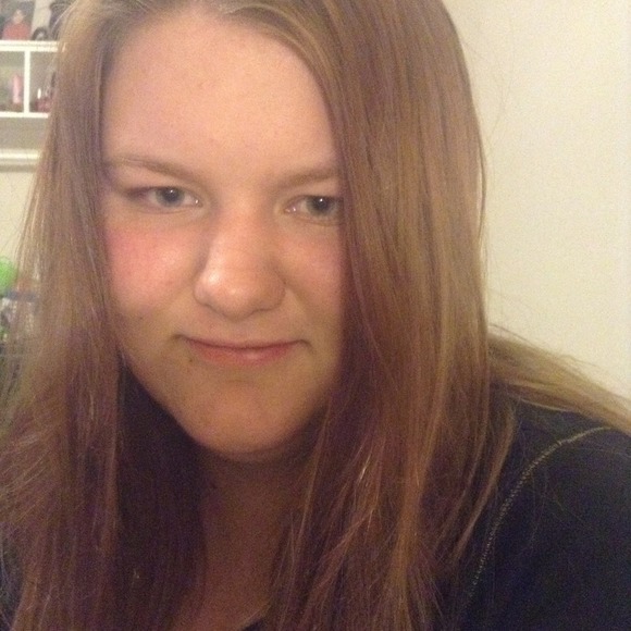 Profile Picture of Morgan Kenoyer (@morgankenoyer) on Poshmark