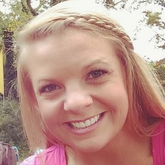 Profile Picture of Haley Webb (@haleyw1791) on Poshmark