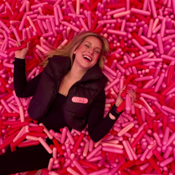 Profile Picture of Heather Braeger (@heatherdeery) on Poshmark