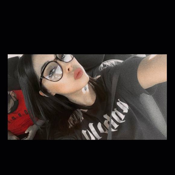 Profile Picture of Yeni Rodriguez (@yenirodrigue445) on Poshmark