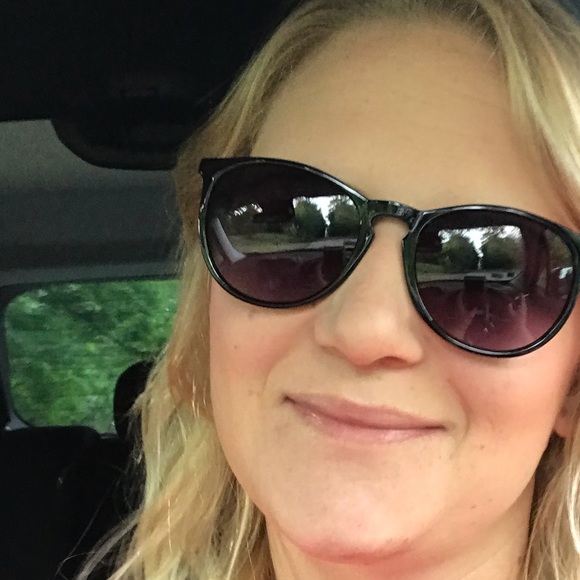 Profile Picture of Katie Nuernberger (@katied521) on Poshmark