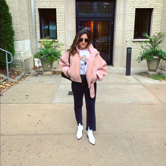 Profile Picture of Alexa Gallo (@alexarae0902) on Poshmark