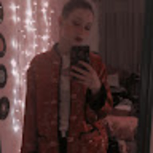 Olivia Cheston - Poshmark Profile Picture of Olivia Cheston (@olivia_cheston) on Poshmark