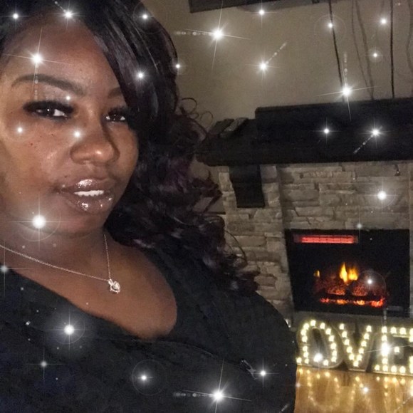 Profile Picture of Akimie Edwards (@akimiedwards) on Poshmark