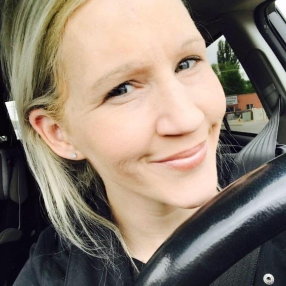 Profile Picture of Kimberly Arnell (@buttercloud19) on Poshmark