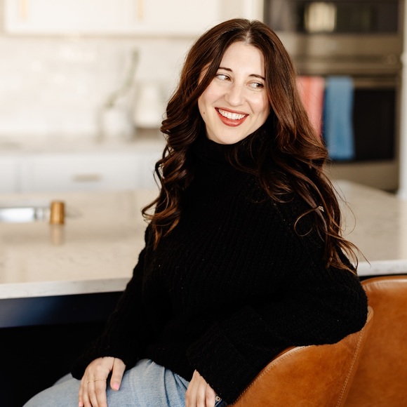 Profile Picture of Gina Forneris (@ginabina_mn) on Poshmark