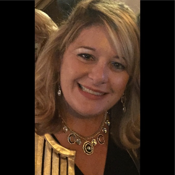 Profile Picture of Christine Hudnall (@sassc67) on Poshmark