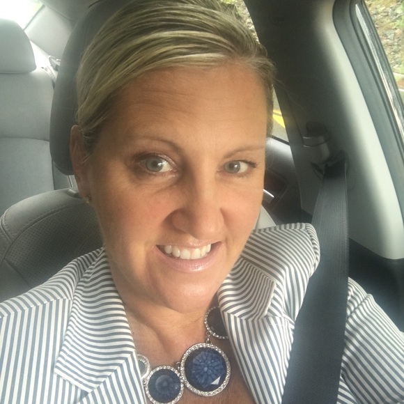 Profile Picture of Lisa Brien (@lbrien13) on Poshmark