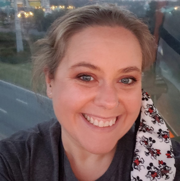 Profile Picture of Christine Schneible (@mbcasinluv) on Poshmark