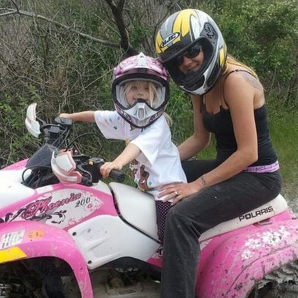 Nancy Inglut - Poshmark Profile Picture of Nancy Inglut (@buystuff_77) on Poshmark