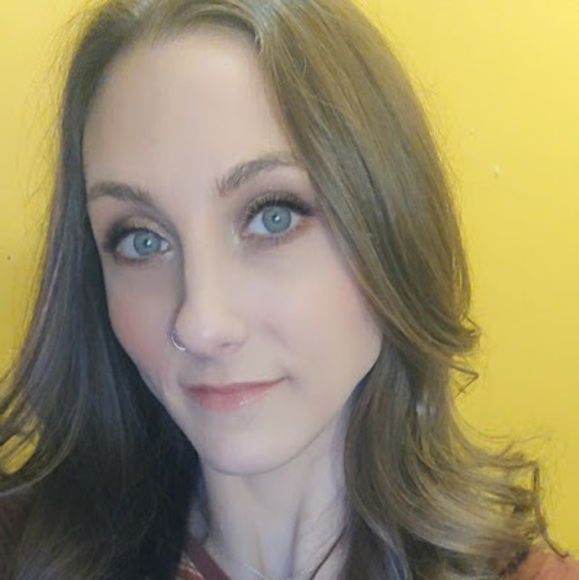 Profile Picture of Lauren Wierzchowski (@lgosh88) on Poshmark