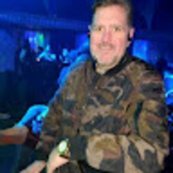 Profile Picture of Robert Bowen (@robertbowen212) on Poshmark