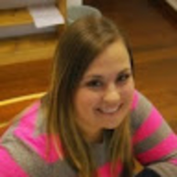 Profile Picture of Jamie Loewer (@jamieloewer) on Poshmark