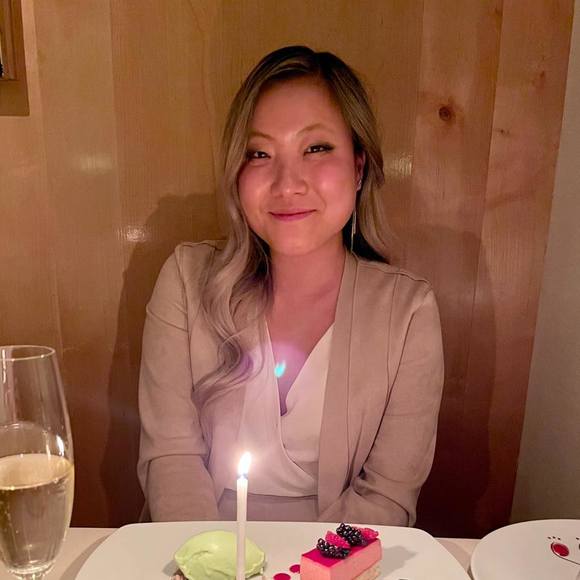 Profile Picture of Amanda Ko (@amako392) on Poshmark