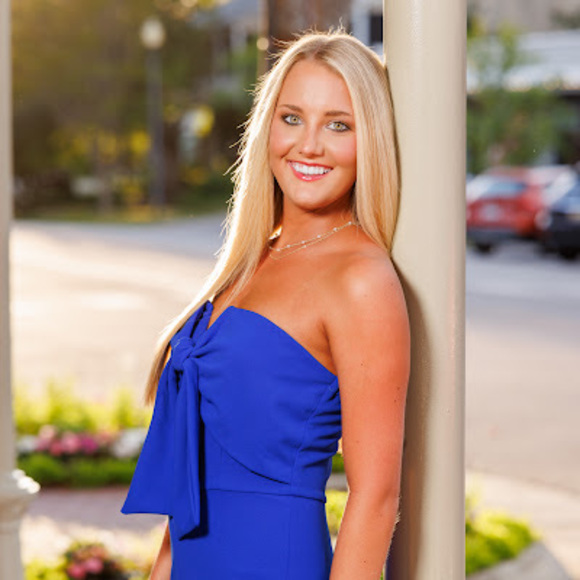 Profile Picture of Madison Barfoot (@madisonbarfoot7) on Poshmark