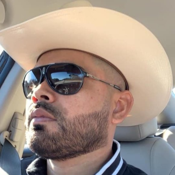 Profile Picture of Leonel Rebollar (@rebollar_jonni) on Poshmark