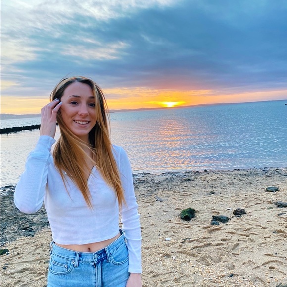 Profile Picture of Claire Blose (@cblose13) on Poshmark