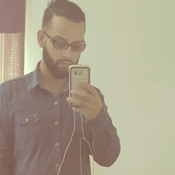 Profile Picture of Sam Awad (@samsosa_91) on Poshmark