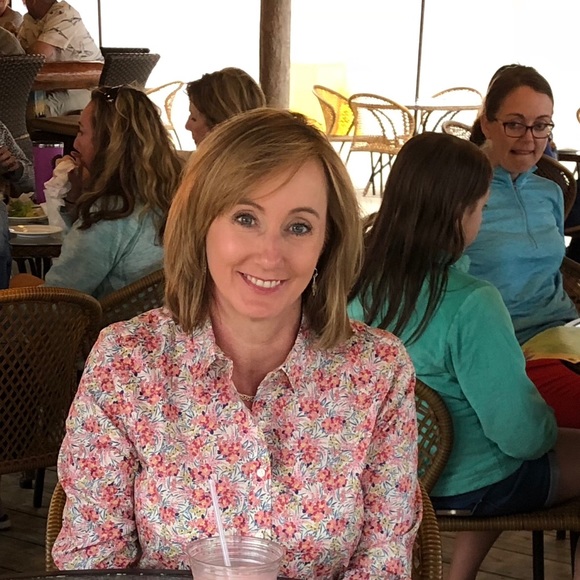 Profile Picture of Donna Vincent (@dvincent38) on Poshmark