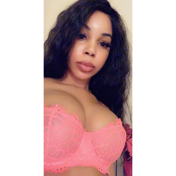 Profile Picture of Delisha Belnavis (@d94belnavis) on Poshmark