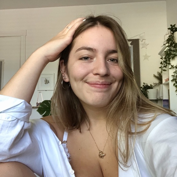 Profile Picture of Marianne Nadeau (@mariannenadeau_) on Poshmark