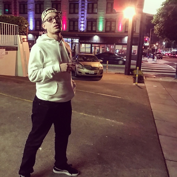 Profile Picture of Carlos Quintanilla (@carlosq1209) on Poshmark