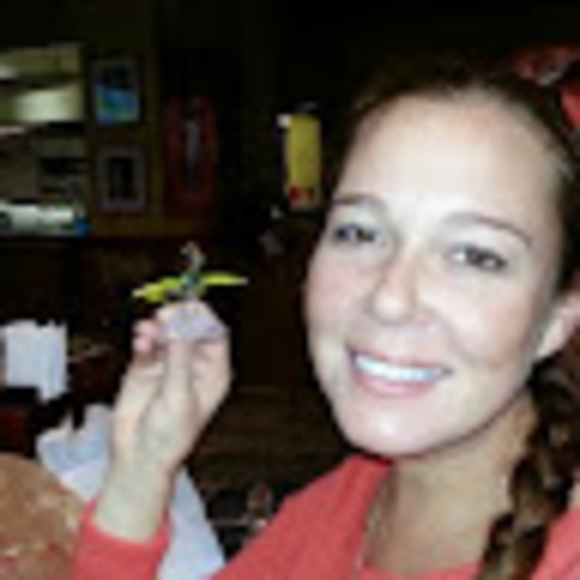 Profile Picture of Whitney Bates (@wleighb143) on Poshmark