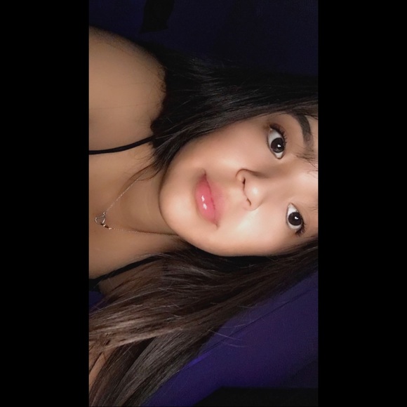 Profile Picture of Denise Curley (@itsdeeder) on Poshmark