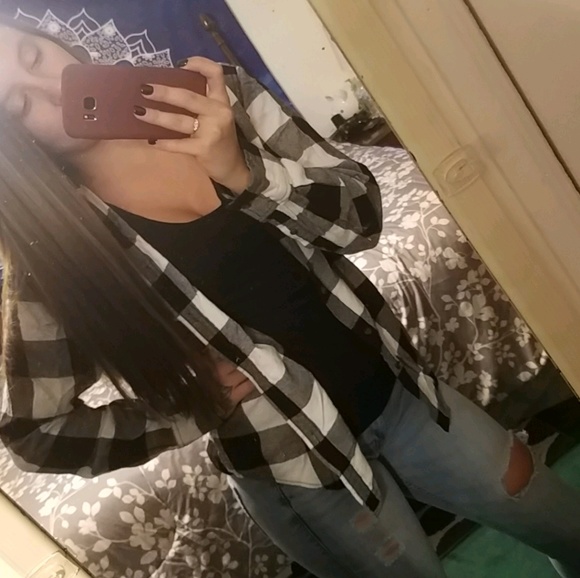 Profile Picture of Kara Heath (@karamay32) on Poshmark