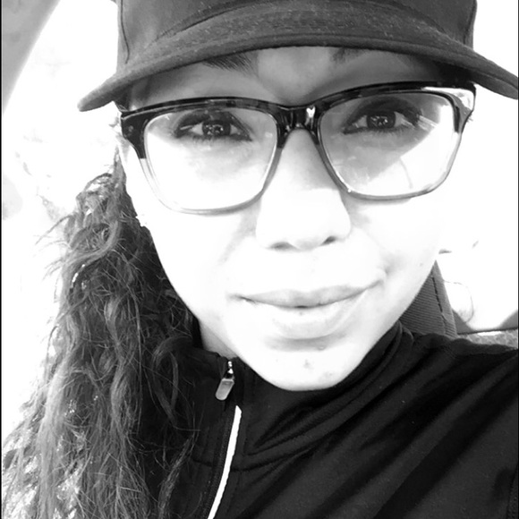 Profile Picture of Jessica Gillam (@jessicuhh89) on Poshmark