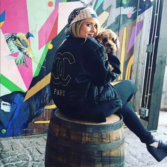 Profile Picture of Anna jo Vollmer (@annajoarchives) on Poshmark
