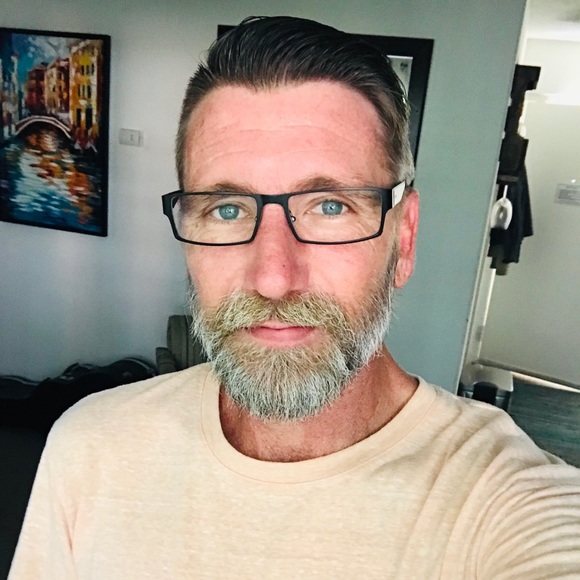 Profile Picture of Bradly Y (@bradintampa) on Poshmark