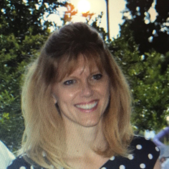 Profile Picture of Joyce Compton (@sjcompton2001) on Poshmark